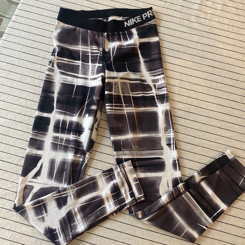 Women’s Nike Pro leggings small